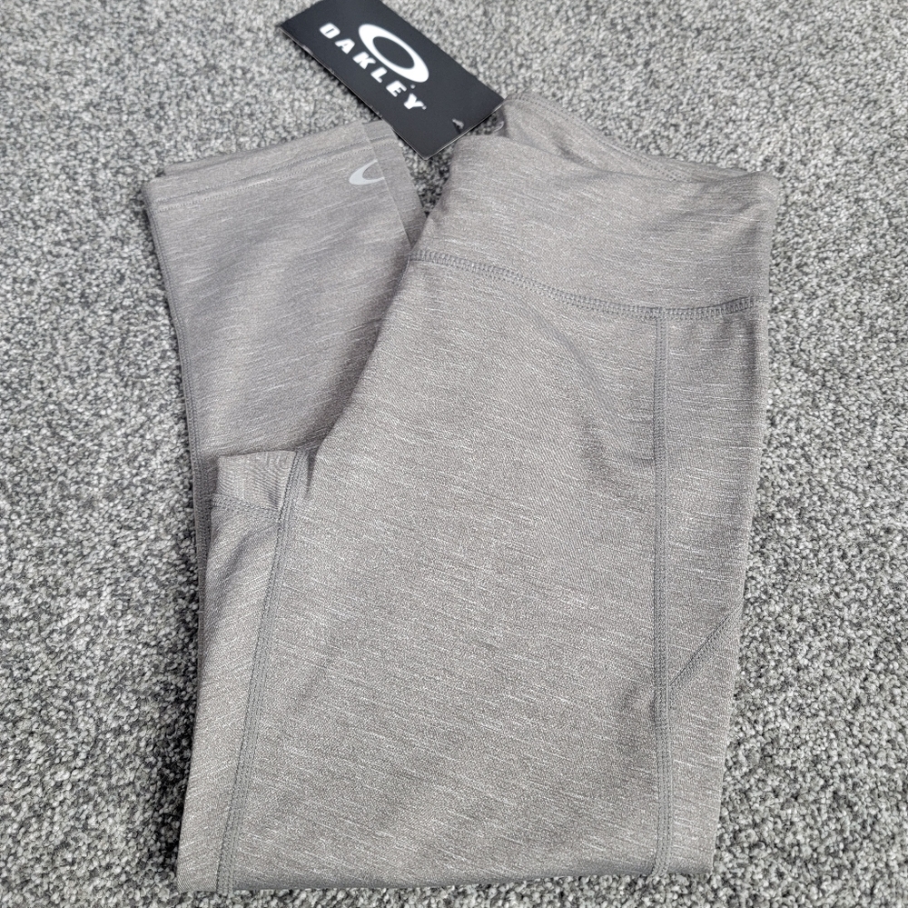 NWT! Oakley Hydrolix Capri - S